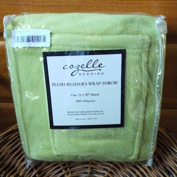 Cozelle Bedding Plush Reader's Wrap Throw Lime Green New in Package - Picture 1 of 6